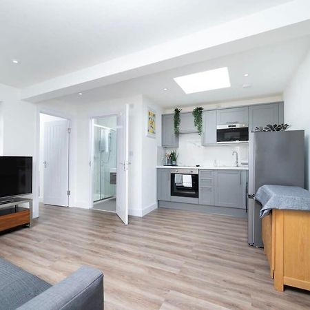 Apartament Cozy Single Level Flat With Parking Enfield Zewnętrze zdjęcie